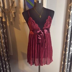 Victoria’s Secret Ruby Red Satin & Lace Chemise SZ Medium